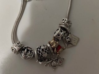 Pulsera Pandora con charms