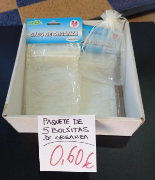 Lote Bisutería: Expositores y Accesorios.