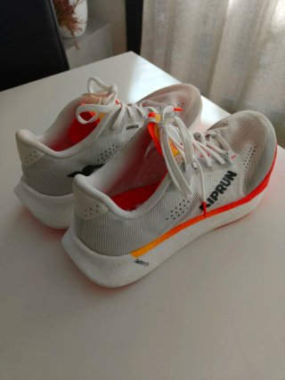 Zapatillas Kiprun Kipride Blancas y Naranjas