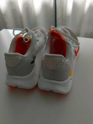 Zapatillas Kiprun Kipride Blancas y Naranjas