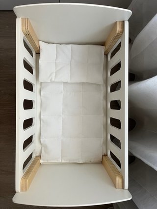 Cuna de juguete estilo nórdico