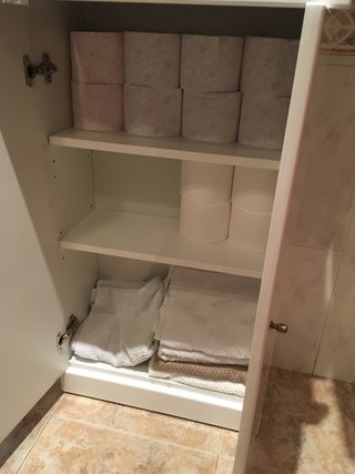 Mueble columna baño blanco