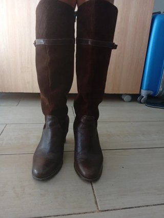 Botas altas de cuero y ante marrones