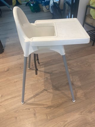 Trona blanca para bebé