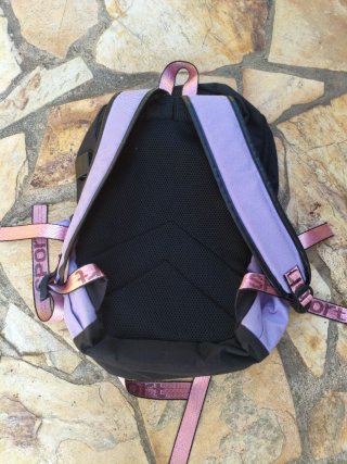 Mochila Huntrix Morada y Negra