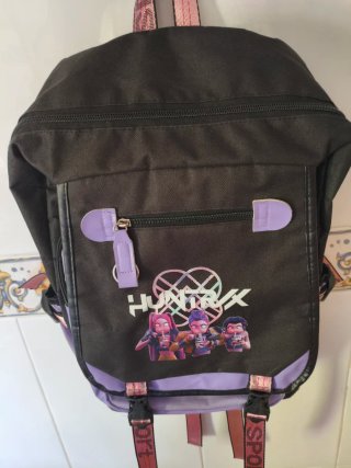 Mochila Huntrix Morada y Negra