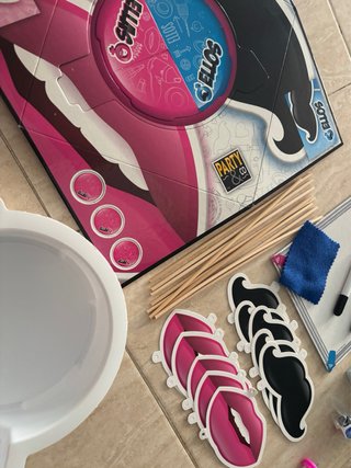 Juego de mesa Party & Co Ellas vs Ellos (perfecto)