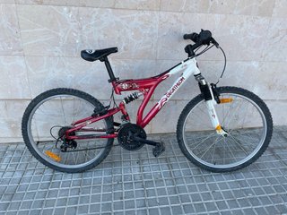 Bicicleta Decathlon Montaña Roja