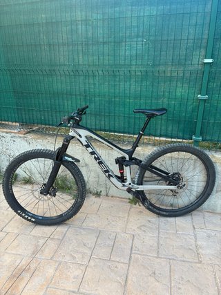 Bicicleta Trek Slash 9.7