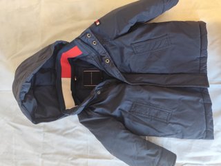 Chaquetón Tommy bebe 86 cm