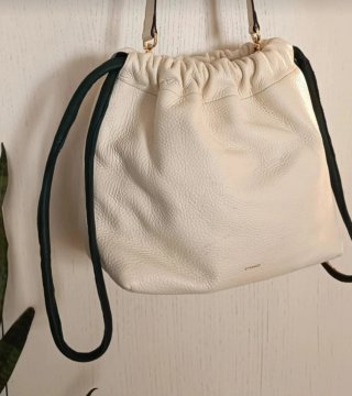 Bolso saco Uterqüe piel blanco y verde