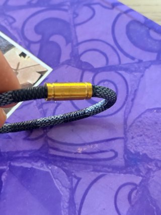 Pulsera Louis Vuitton Magnética Negra y Dorada