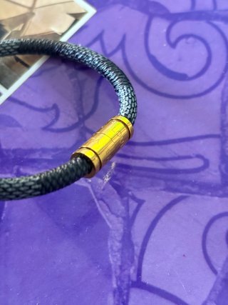 Pulsera Louis Vuitton Magnética Negra y Dorada