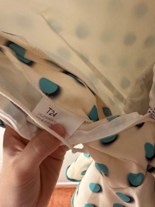 Traje de flamenca beige con lunares azules