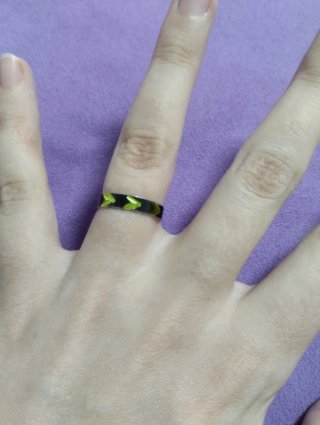 Anillo de acero oscuro
