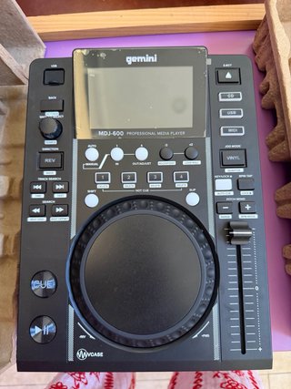 Mesa de mezclas Gemini MDJ-600 DJ CD/USB