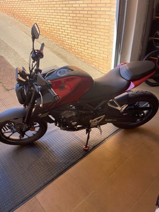 Honda CB 125 R Negra Roja
