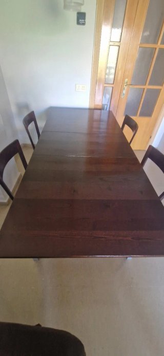 Mesa comedor y 4 sillas madera oscura