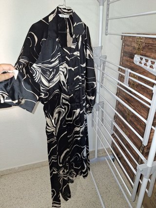 Vestito e 3 maglioni (blu di MANGO, salmone AMICHI)