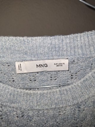 Vestito e 3 maglioni (blu di MANGO, salmone AMICHI)
