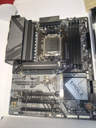 Gigabyte B650 EAGLE AX