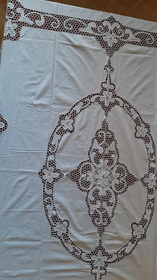 Copriletto bianco con pizzo