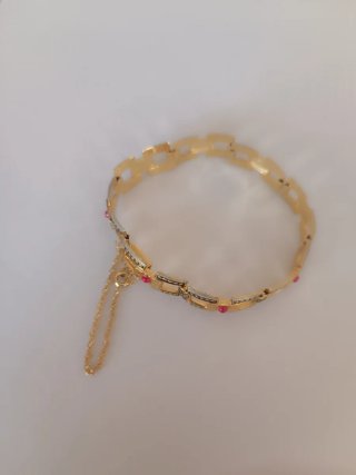 Pulsera chapada en oro con piedrss rojo esmeralda