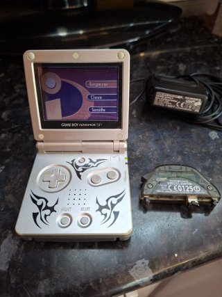 Nintendo Game Boy Advance SP + Adaptador Wireless.