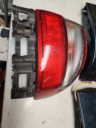 3 Pilotos Traseros Toyota Carina Dcho