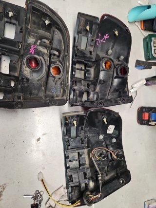 3 Pilotos Traseros Toyota Carina Dcho