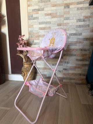 Trona para muñecas rosa plegable