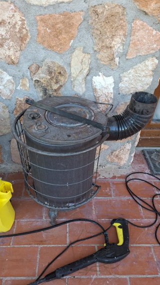 Estufa de leña metálica
