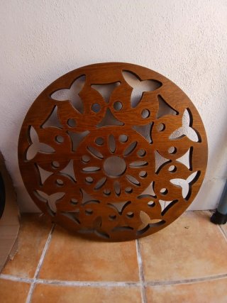 Panel de pared calado de madera tallada