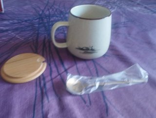 Taza cerámica japonesa con tapa de bambú