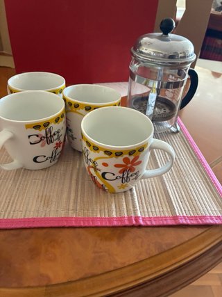 Tazas de loza para desayunos