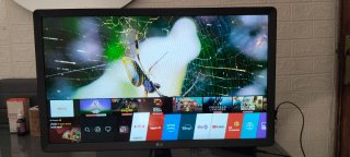 Smart TV LG 28 negra con mando