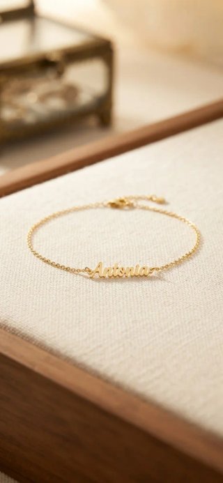 Pulsera dorada con nombre Antonia