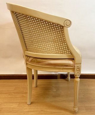Sillón Clásico con Rejilla Beige y Dorado