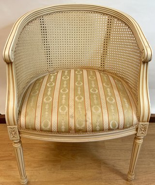 Sillón Clásico con Rejilla Beige y Dorado