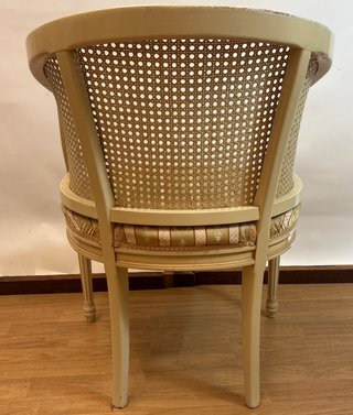 Sillón Clásico con Rejilla Beige y Dorado