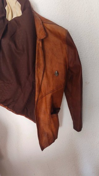 Chaqueta de cuero vintage con abalorio
