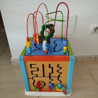 Cubo de actividades de madera