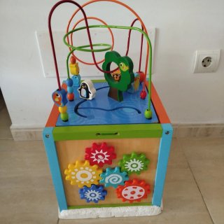Cubo de actividades de madera