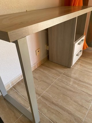 Mesa de escritorio moderna