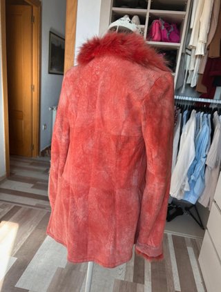 Abrigo rojo con pelo
