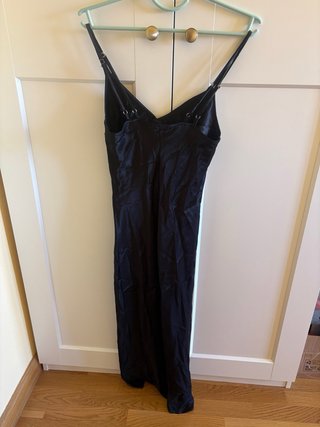 Vestido lencero, satinado midi negro.