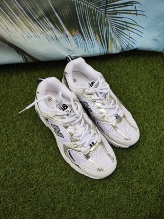 New Balance 530 Blanco y Azul marino