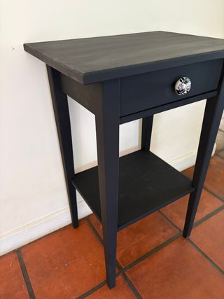 Set di due comodini notturni in legno nero