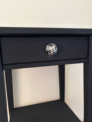 Set di due comodini notturni in legno nero