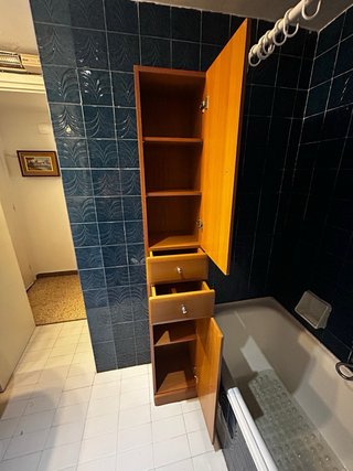 URGENTE Armario alto madera estrecho